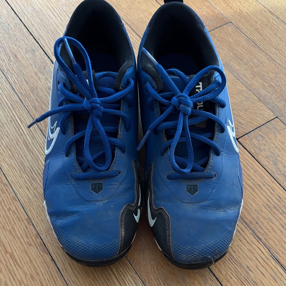 Good cond boys Blue Nike Trout Baseball cleats sz 5.5 Fastflex Sole
